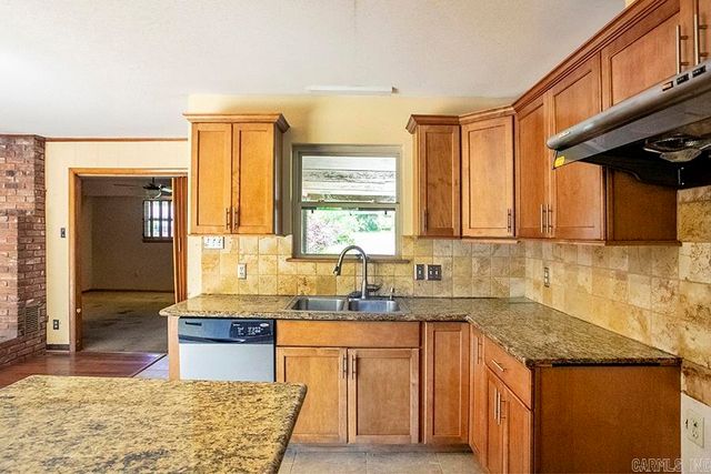 4 Talmage Drive, Little Rock, AR 72204