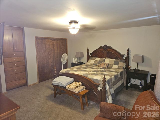 216 Brentwood Circle, Newton, NC 28658