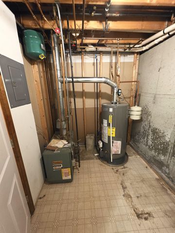 8 Woodbine Avenue, Concord, NH 03303