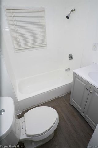 5113 Detroit, Dearborn Heights, MI 48125