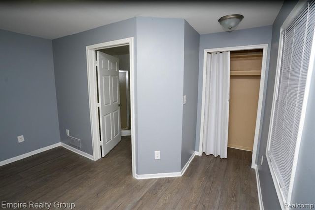 5113 Detroit, Dearborn Heights, MI 48125