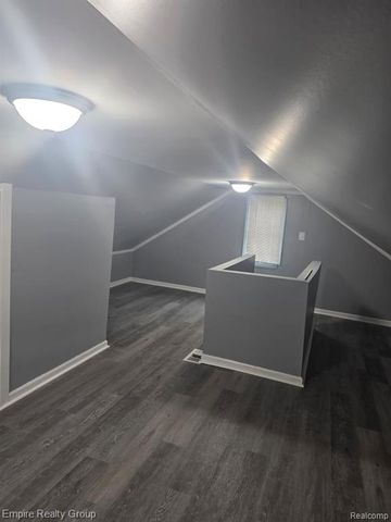 5113 Detroit, Dearborn Heights, MI 48125