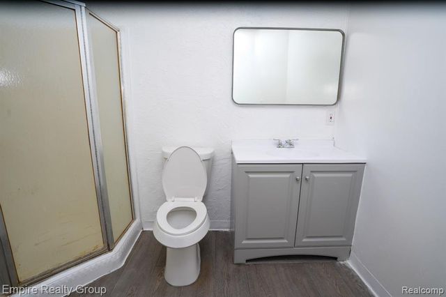 5113 Detroit, Dearborn Heights, MI 48125