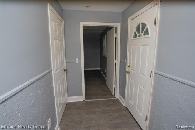 5113 Detroit, Dearborn Heights, MI 48125