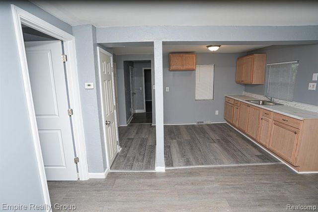 5113 Detroit, Dearborn Heights, MI 48125