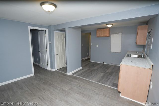 5113 Detroit, Dearborn Heights, MI 48125
