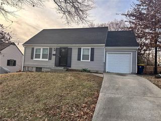 4621 E 43rd Terrace, Kansas City, MO 64130