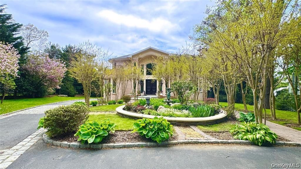 527 Manhasset Woods Road, Manhasset, NY 11030 — photo 3