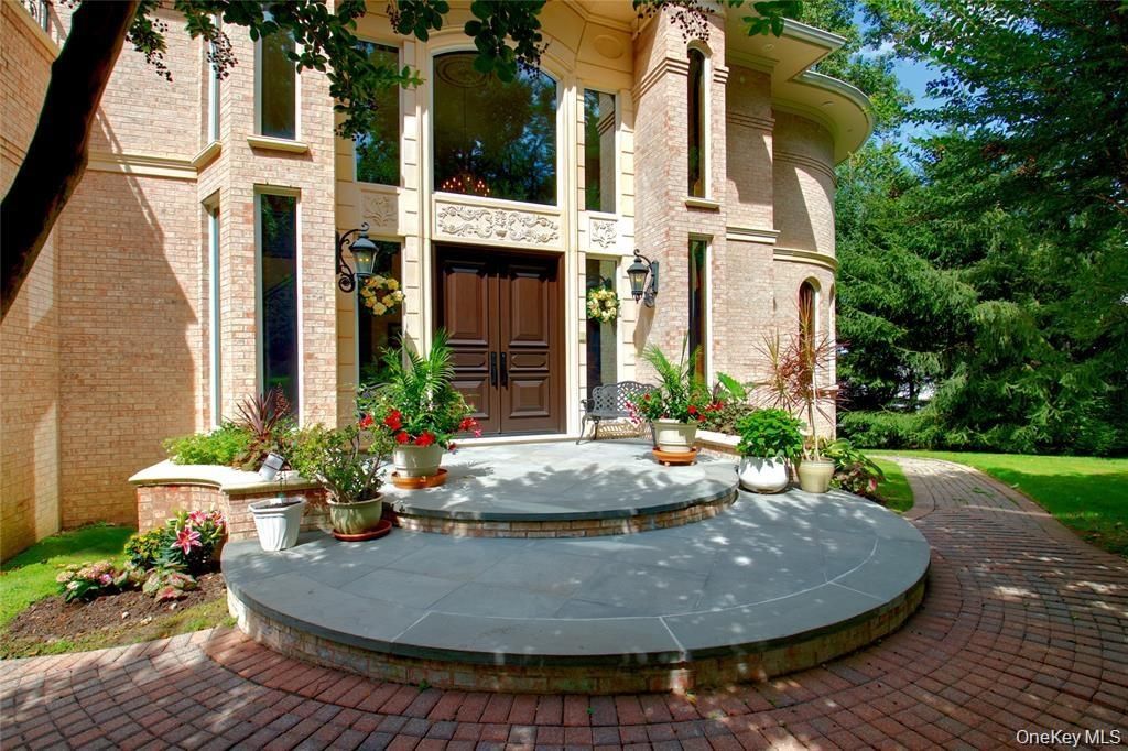 527 Manhasset Woods Road, Manhasset, NY 11030 — photo 4