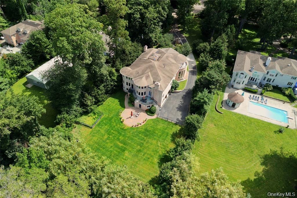 527 Manhasset Woods Road, Manhasset, NY 11030 — photo 5