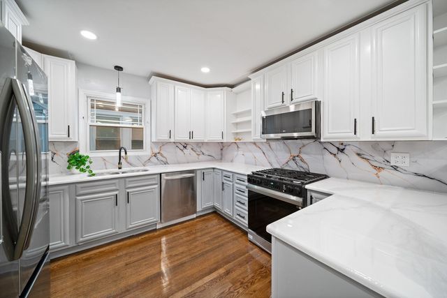 921 N Humphrey Avenue, Oak Park, IL 60302