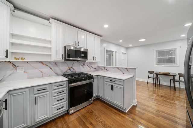 921 N Humphrey Avenue, Oak Park, IL 60302