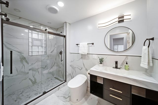 921 N Humphrey Avenue, Oak Park, IL 60302