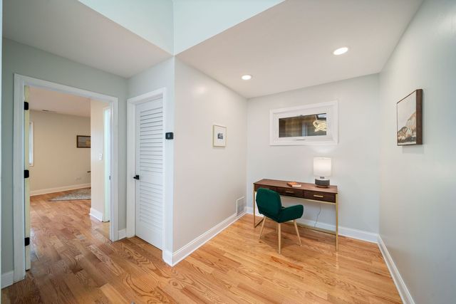 921 N Humphrey Avenue, Oak Park, IL 60302