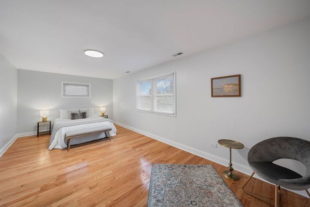 921 N Humphrey Avenue, Oak Park, IL 60302