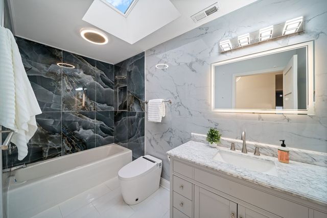 921 N Humphrey Avenue, Oak Park, IL 60302