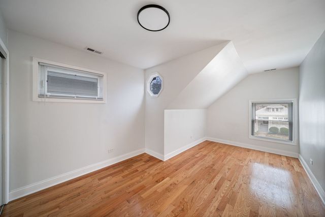 921 N Humphrey Avenue, Oak Park, IL 60302