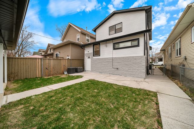 921 N Humphrey Avenue, Oak Park, IL 60302