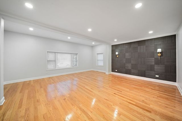 921 N Humphrey Avenue, Oak Park, IL 60302