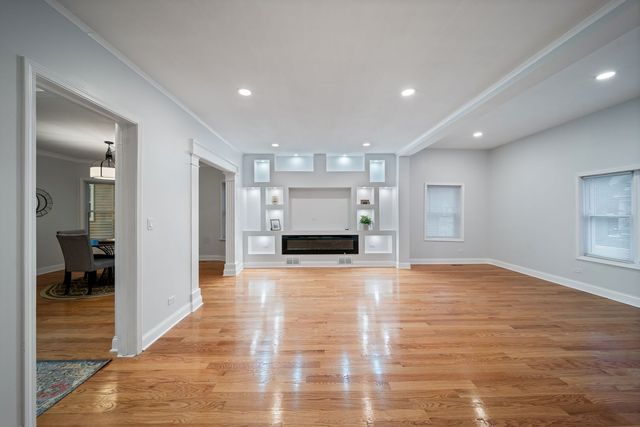 921 N Humphrey Avenue, Oak Park, IL 60302