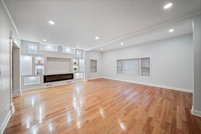 921 N Humphrey Avenue, Oak Park, IL 60302