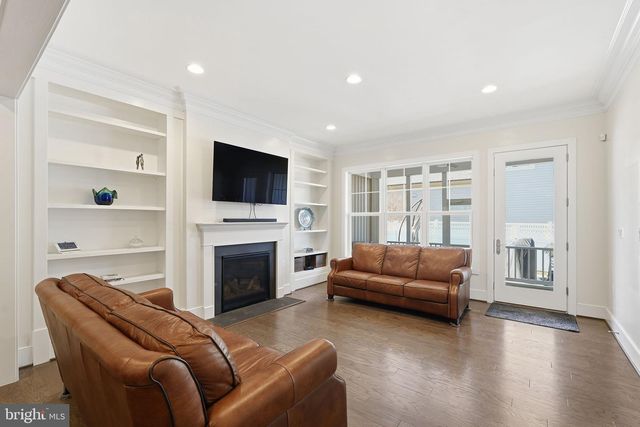 23595 GOLDEN EMBERS SQ, Ashburn, VA 20148