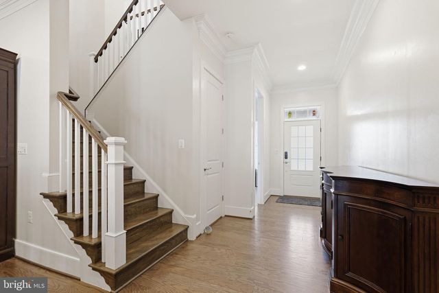 23595 GOLDEN EMBERS SQ, Ashburn, VA 20148