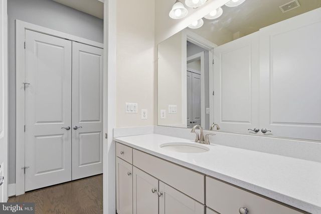 23595 GOLDEN EMBERS SQ, Ashburn, VA 20148