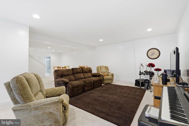 23595 GOLDEN EMBERS SQ, Ashburn, VA 20148