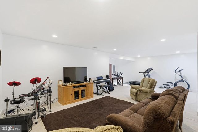 23595 GOLDEN EMBERS SQ, Ashburn, VA 20148