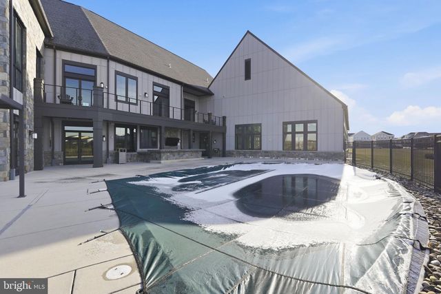 23595 GOLDEN EMBERS SQ, Ashburn, VA 20148