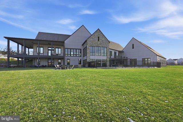 23595 GOLDEN EMBERS SQ, Ashburn, VA 20148