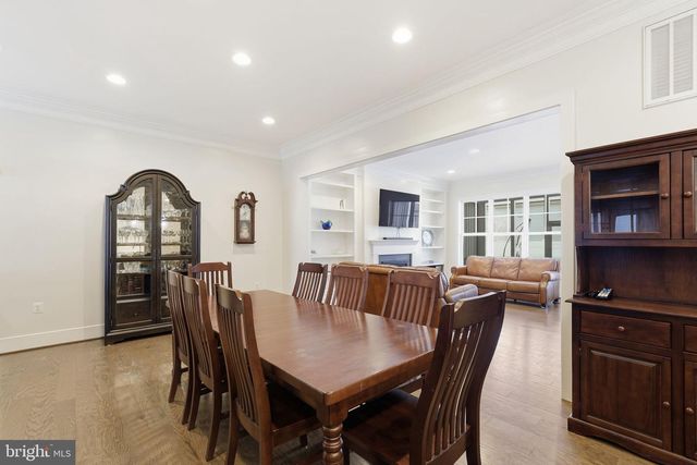 23595 GOLDEN EMBERS SQ, Ashburn, VA 20148