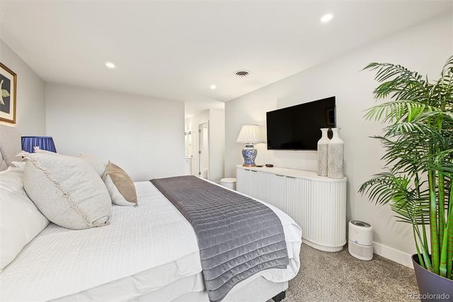4570 E Yale Avenue 301, Denver, CO 80222