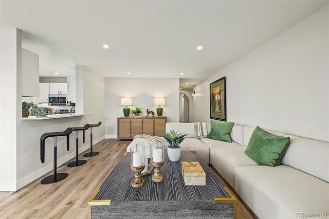 4570 E Yale Avenue 301, Denver, CO 80222