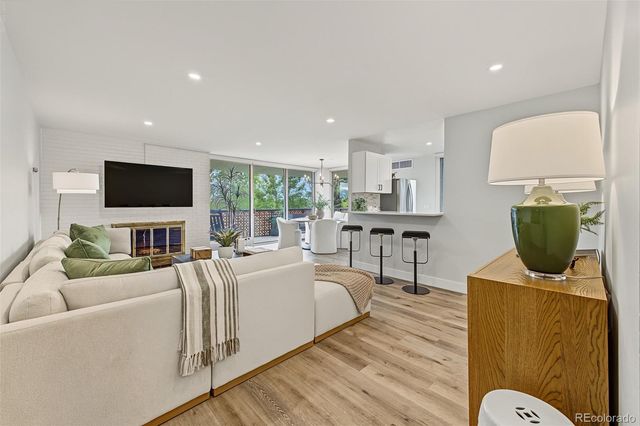 4570 E Yale Avenue 301, Denver, CO 80222