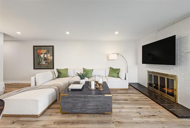 4570 E Yale Avenue 301, Denver, CO 80222