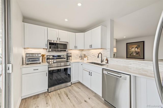 4570 E Yale Avenue 301, Denver, CO 80222