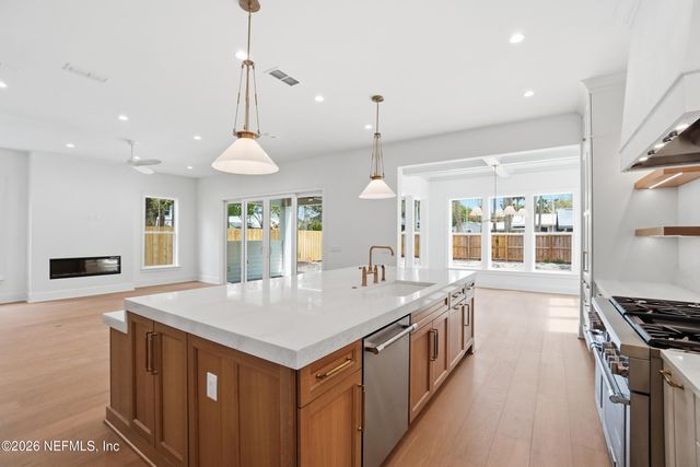 340 9TH Street, Atlantic Beach, FL 32233