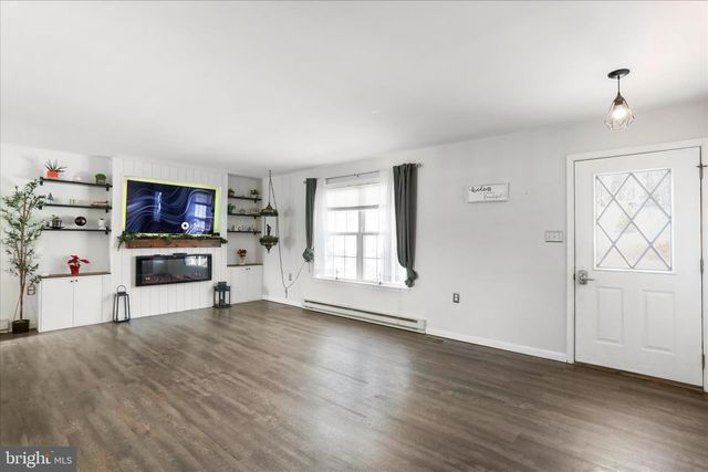 2828 FALLING SPRING RD, Chambersburg, PA 17202