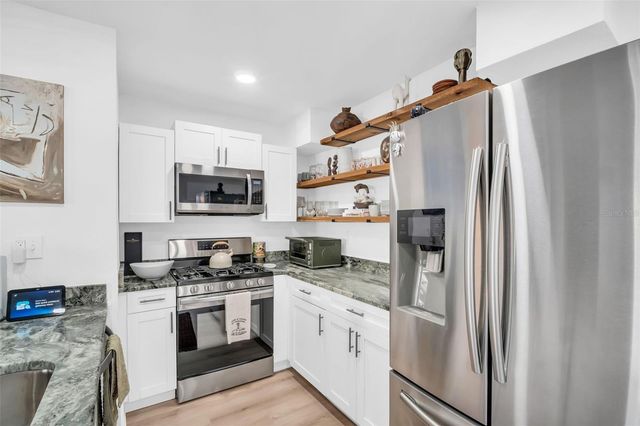 218 49TH AVENUE N, St Petersburg, FL 33703