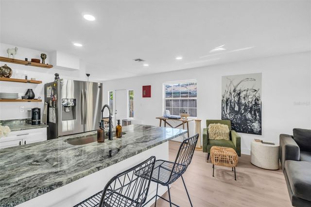 218 49TH AVENUE N, St Petersburg, FL 33703