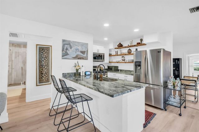 218 49TH AVENUE N, St Petersburg, FL 33703