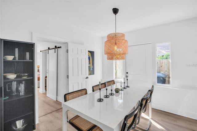 218 49TH AVENUE N, St Petersburg, FL 33703