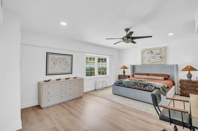 218 49TH AVENUE N, St Petersburg, FL 33703