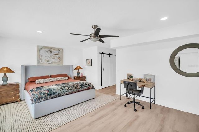 218 49TH AVENUE N, St Petersburg, FL 33703