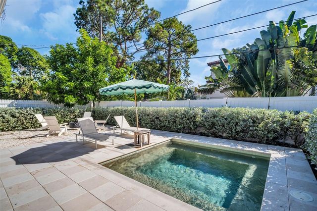 218 49TH AVENUE N, St Petersburg, FL 33703