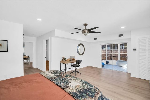 218 49TH AVENUE N, St Petersburg, FL 33703