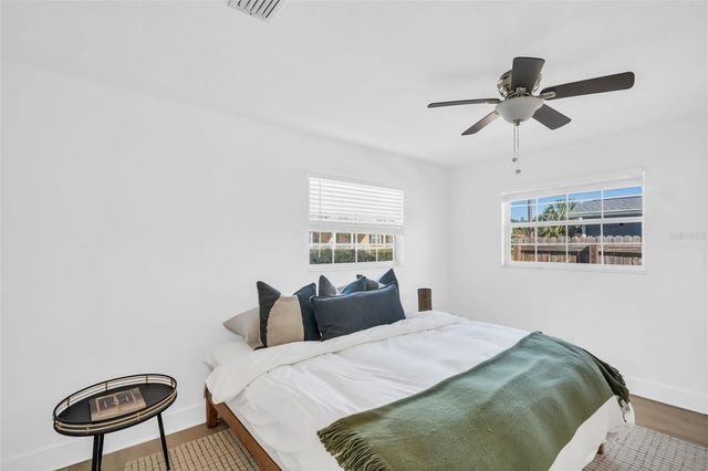 218 49TH AVENUE N, St Petersburg, FL 33703