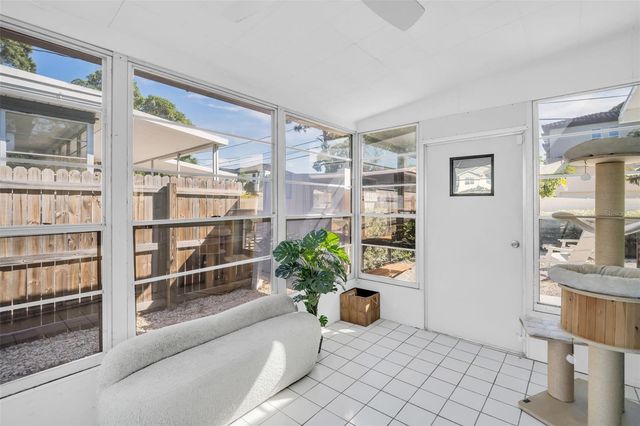 218 49TH AVENUE N, St Petersburg, FL 33703